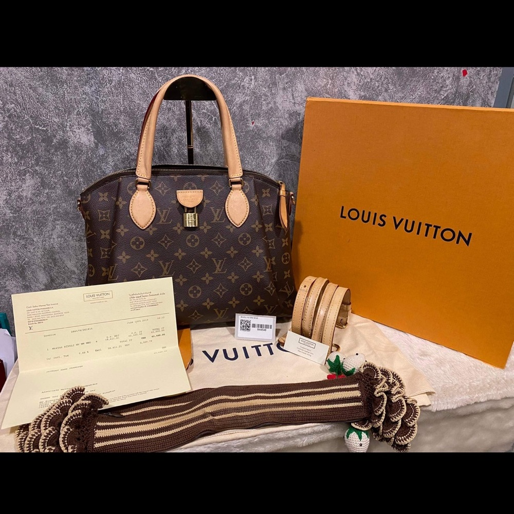 A92- 💯% authentic Louis Vuitton Rivori MM